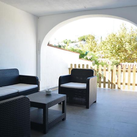 Lovely Bungalow For Four Close To Beach And City In تورّيفيِخا المظهر الخارجي الصورة