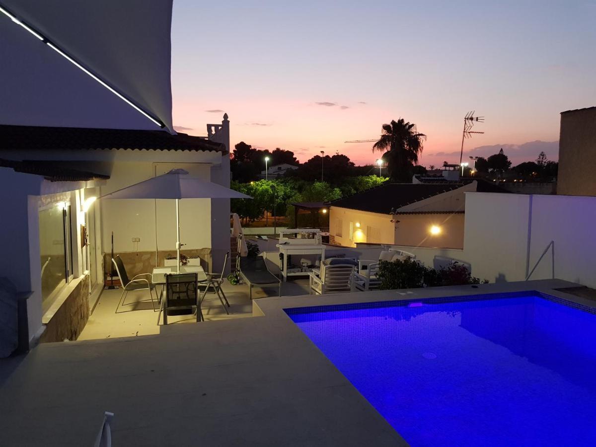 Lovely Bungalow For Four Close To Beach And City In تورّيفيِخا المظهر الخارجي الصورة