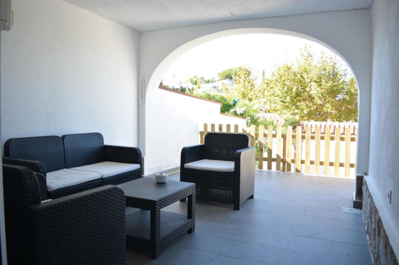 Lovely Bungalow For Four Close To Beach And City In تورّيفيِخا المظهر الخارجي الصورة