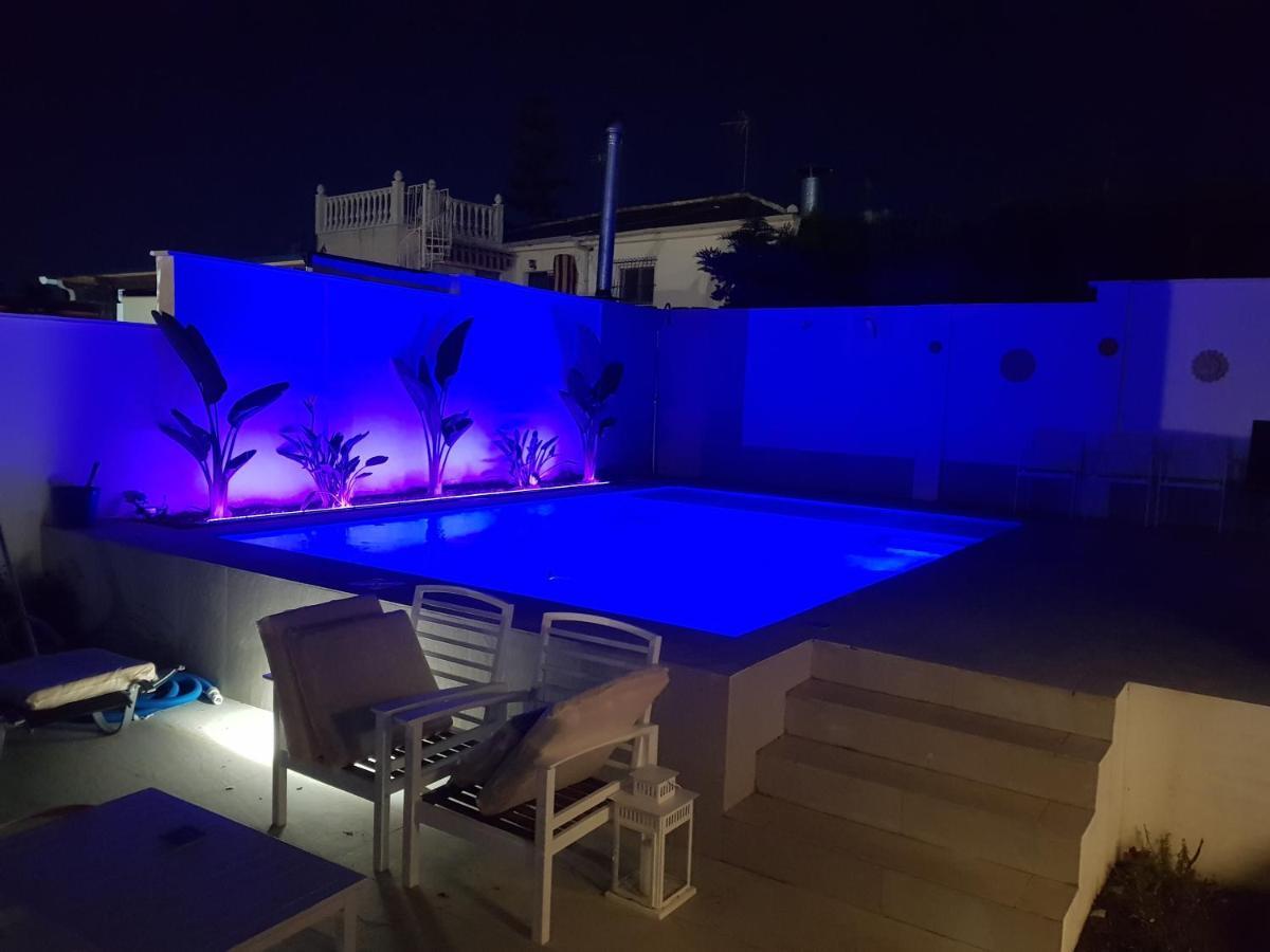 Lovely Bungalow For Four Close To Beach And City In تورّيفيِخا المظهر الخارجي الصورة