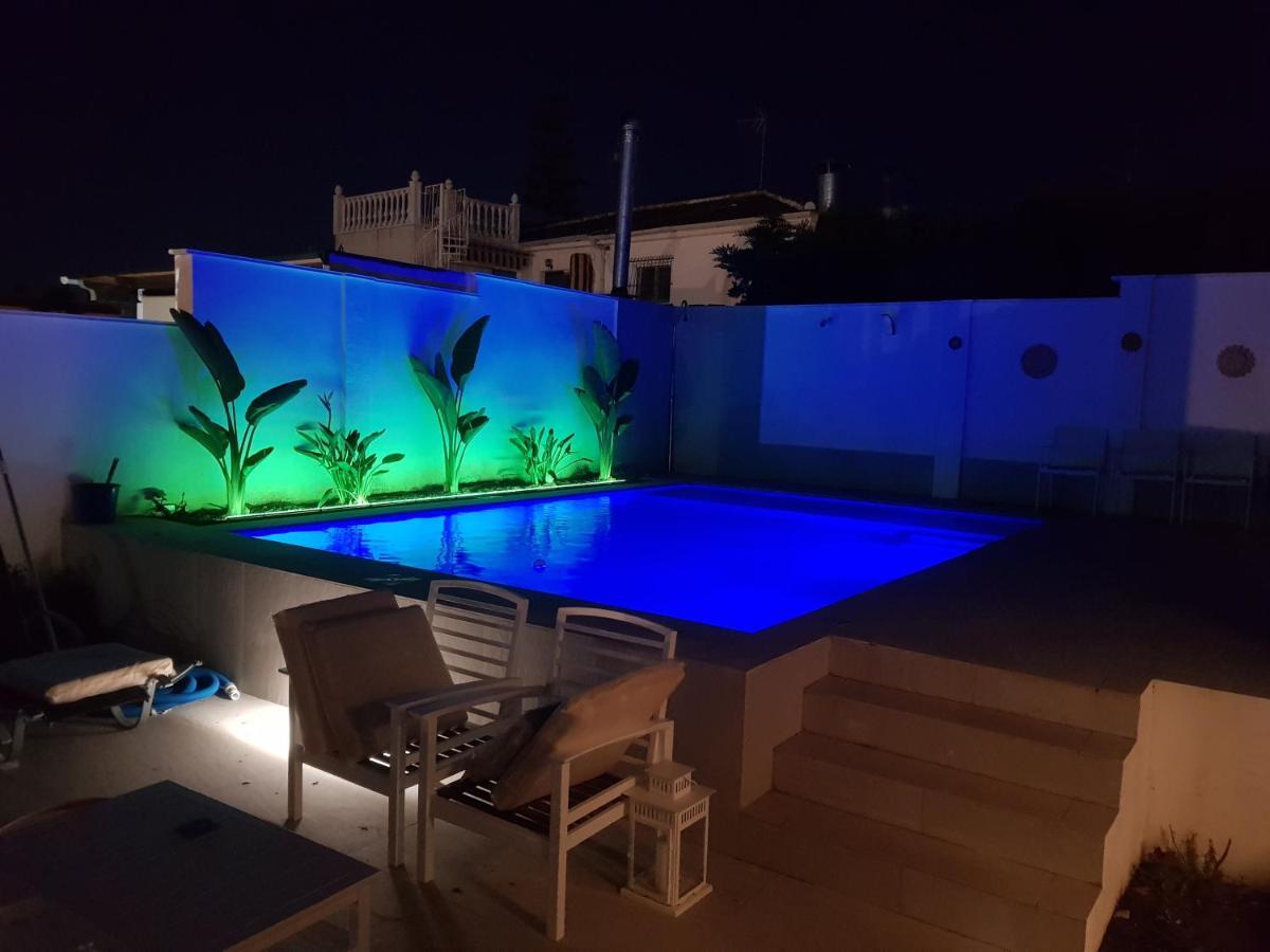 Lovely Bungalow For Four Close To Beach And City In تورّيفيِخا المظهر الخارجي الصورة